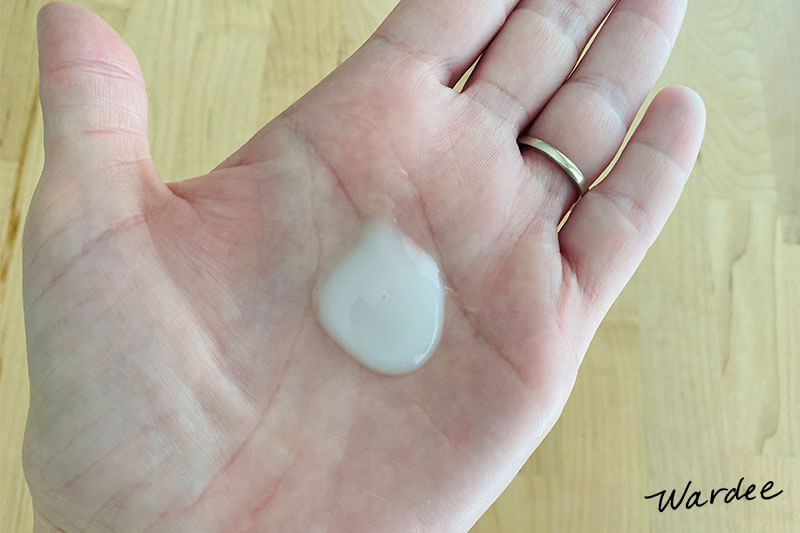 Quarter-sized dollop of gel in a woman's palm.