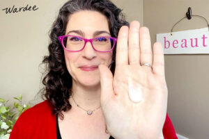 Curl Cream Vs Gel (How To Use Each Depending On Your Hair Type)
